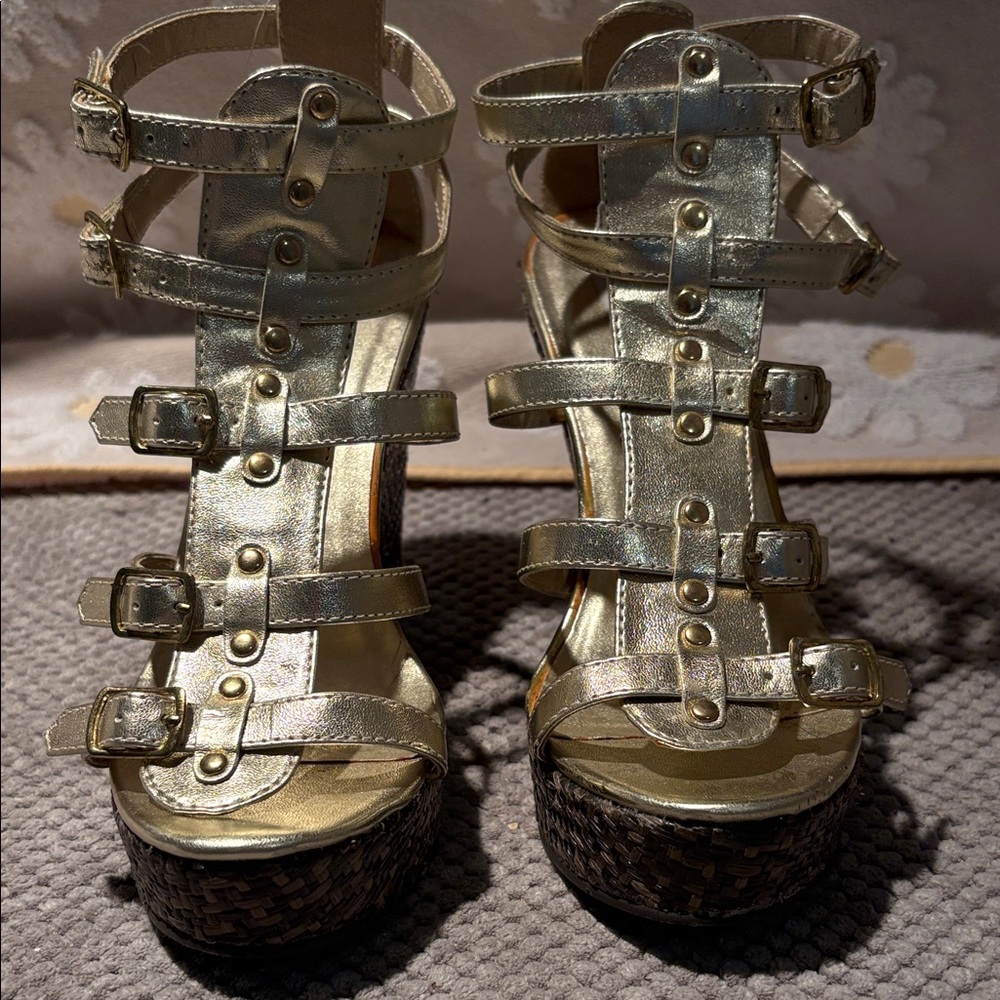 Steve Madden Metallic Gold wedge gladiator Sandals